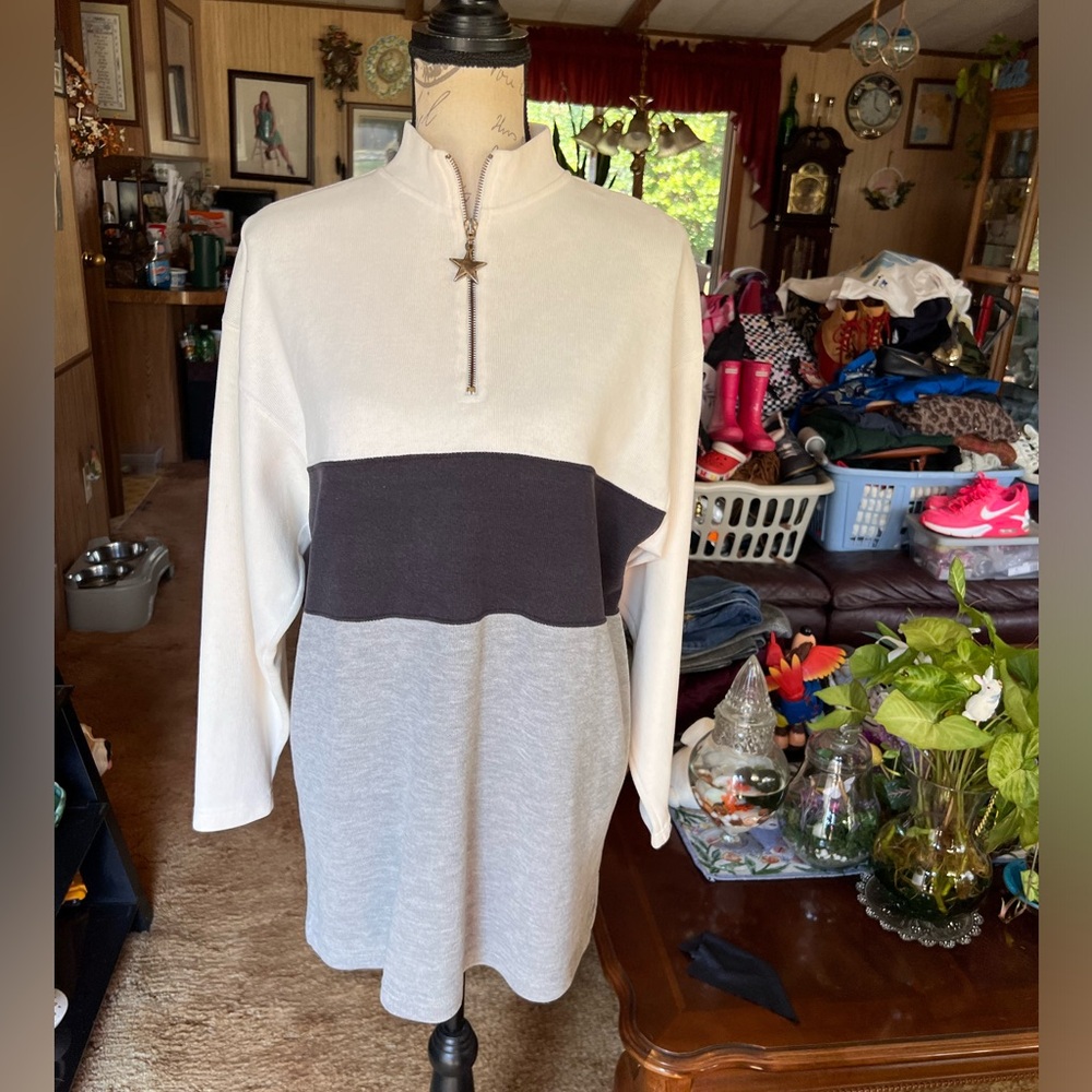 Vintage 1990’s Janeve brand half zip color block star ⭐️ zipper pull sweater.